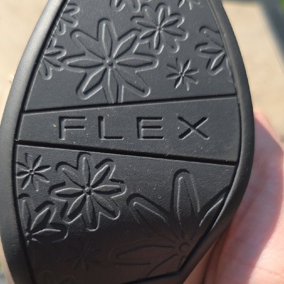 Life Stride Cream Heels with Slingback - Picture 6 of 7